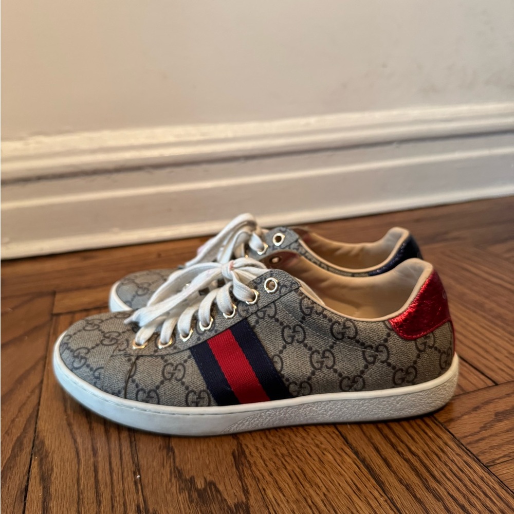 Gucci Beige GG Supreme Sneakers with Red & Navy Stripe